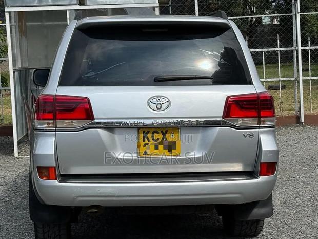 Toyota Land Cruiser 2012 Silver