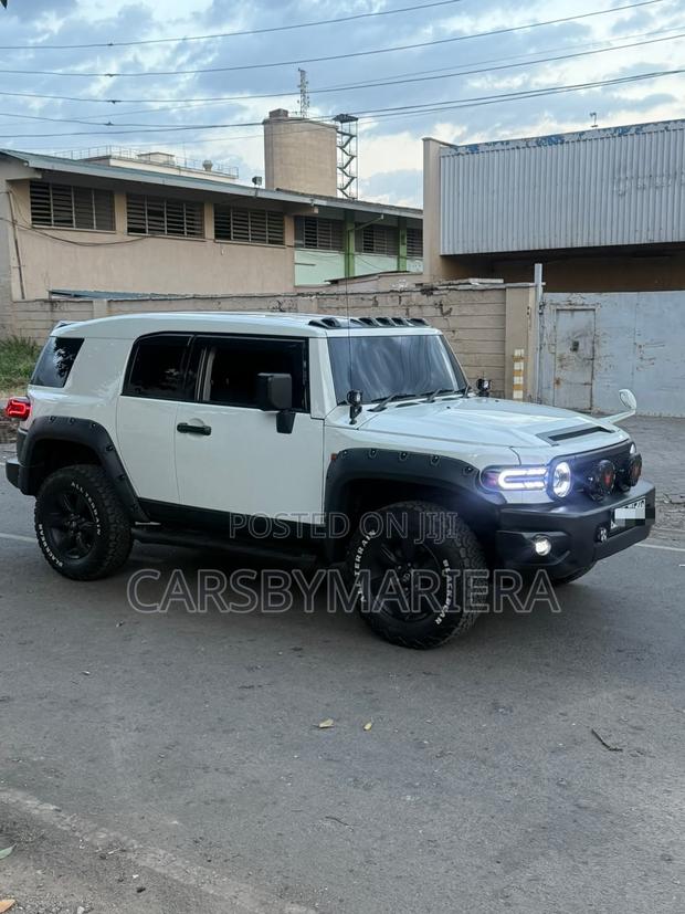 Toyota FJ Cruiser 2014 White