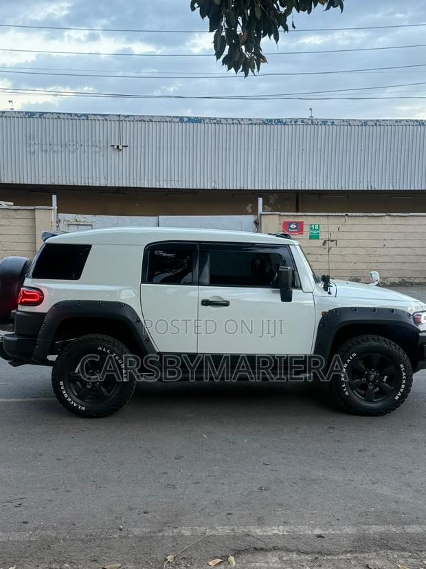 Toyota FJ Cruiser 2014 White