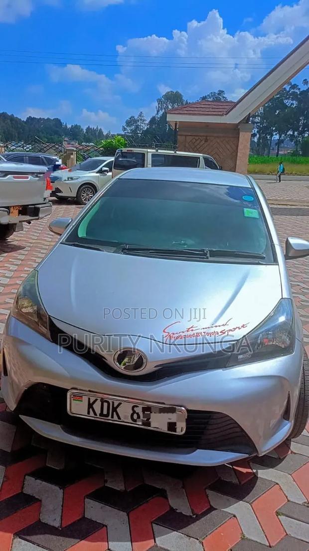Toyota Vitz 2015 Silver