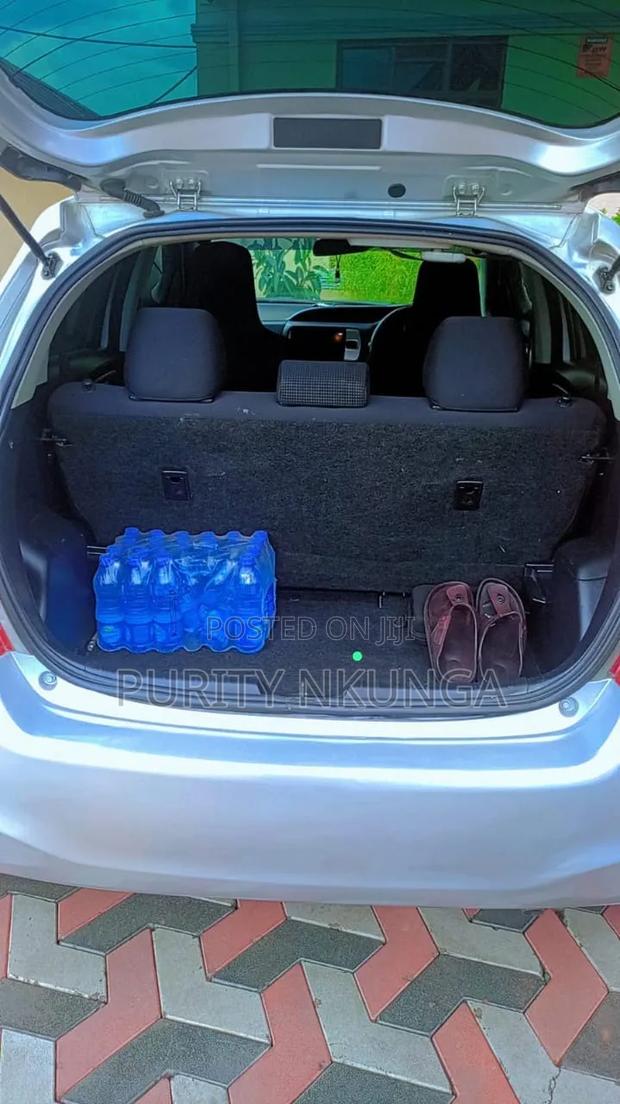 Toyota Vitz 2015 Silver