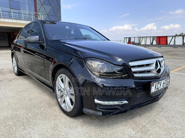 Mercedes-Benz C200 2012 Blue