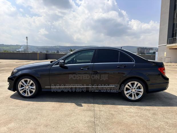 Mercedes-Benz C200 2012 Blue