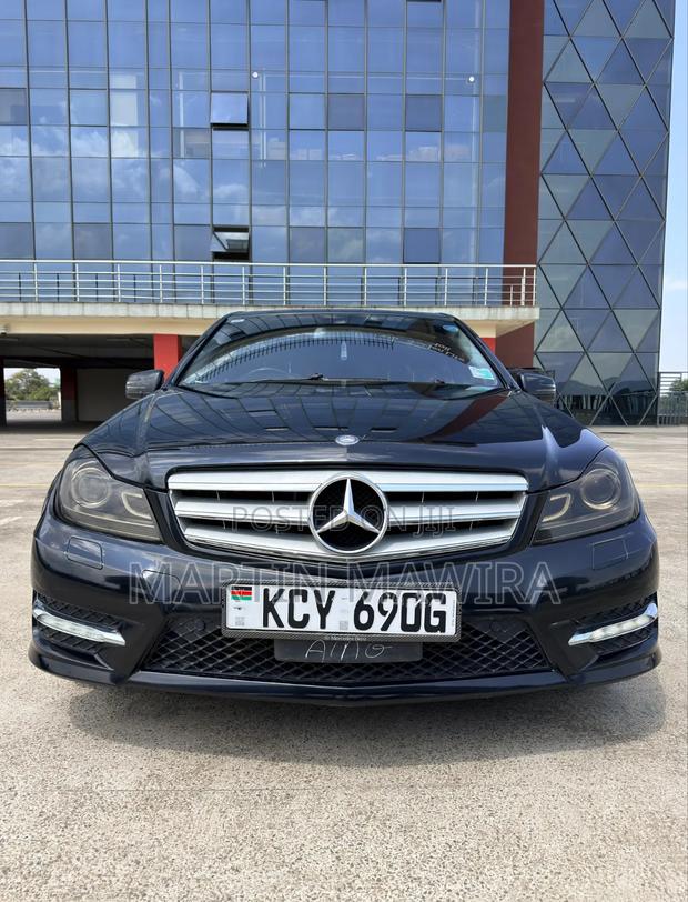 Mercedes-Benz C200 2012 Blue