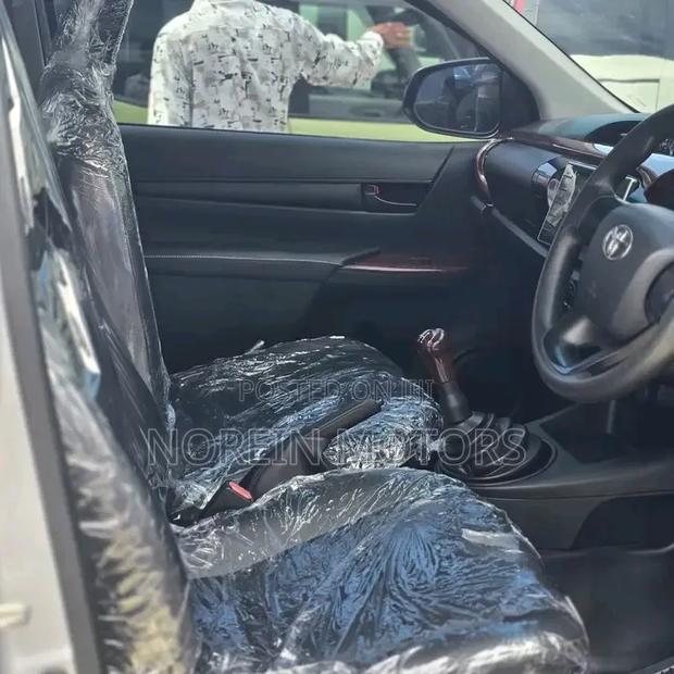 Toyota Hilux 2019 White