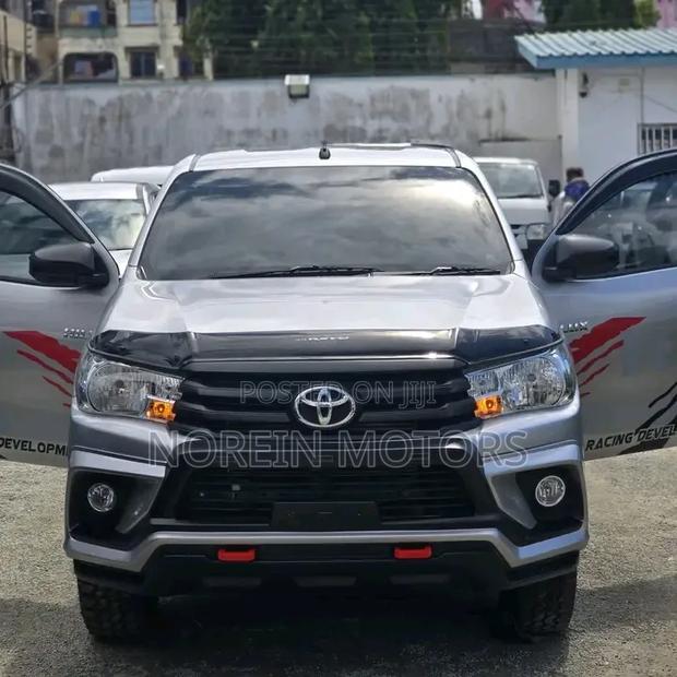 Toyota Hilux 2019 White