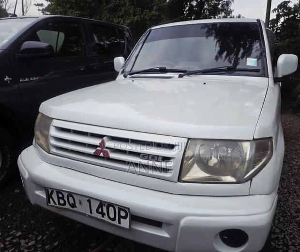 Mitsubishi Pajero 2005 White