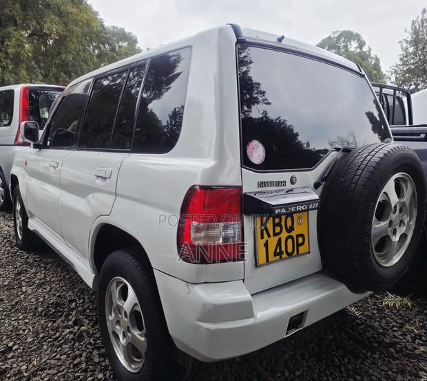 Mitsubishi Pajero 2005 White