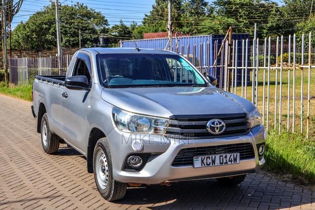 Toyota Hilux 2019 Silver