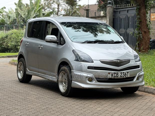 Toyota Ractis 2007 Silver