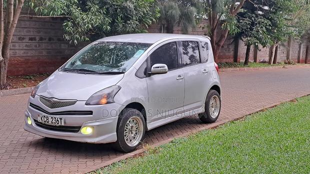Toyota Ractis 2007 Silver