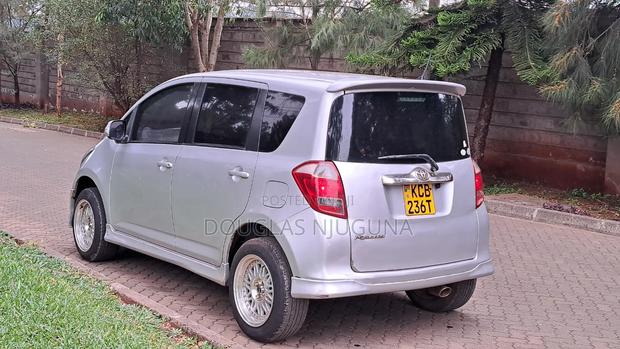 Toyota Ractis 2007 Silver