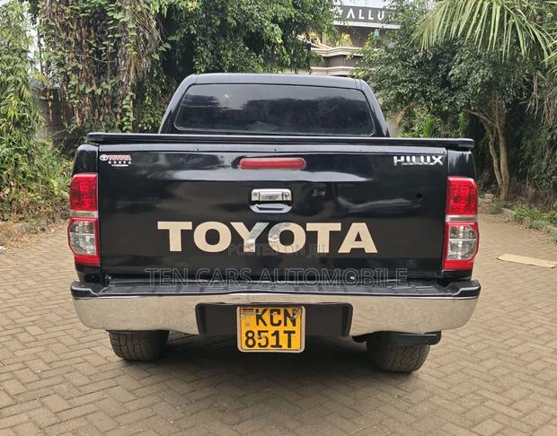 Toyota Hilux 2009 Black