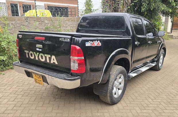 Toyota Hilux 2009 Black