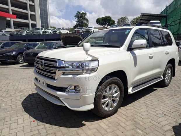 Toyota Land Cruiser 2018 White