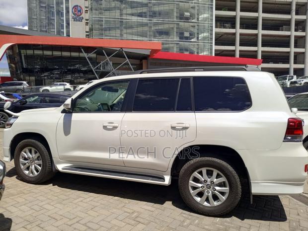 Toyota Land Cruiser 2018 White