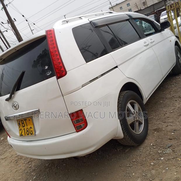 Toyota ISIS 2005 White