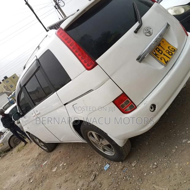 Toyota ISIS 2005 White