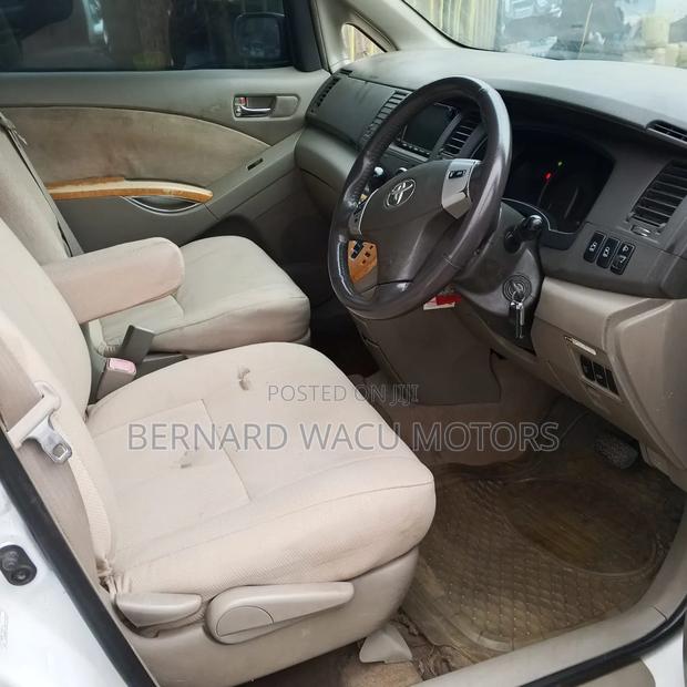 Toyota ISIS 2005 White