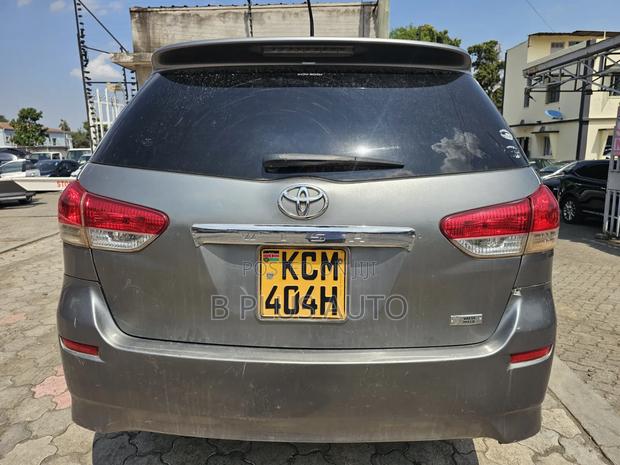 Toyota Wish 2010 Silver