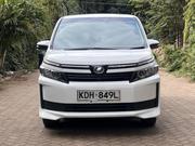 Toyota Voxy 2016 White for sale