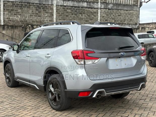 Subaru Forester 2022 Silver