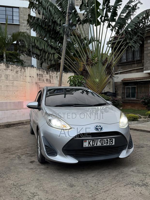 Toyota Aqua 2018 Silver
