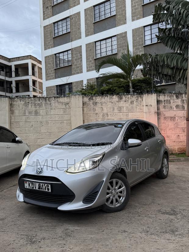 Toyota Aqua 2018 Silver