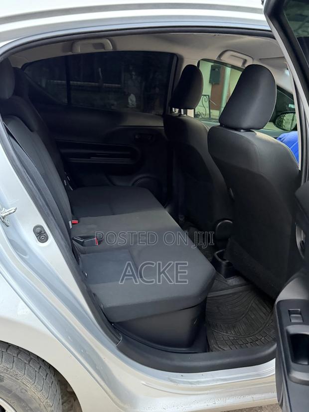 Toyota Aqua 2018 Silver