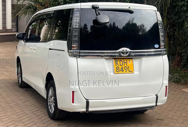 Toyota Voxy 2016 White