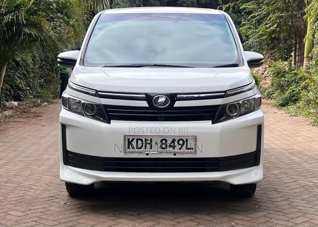 Toyota Voxy 2016 White