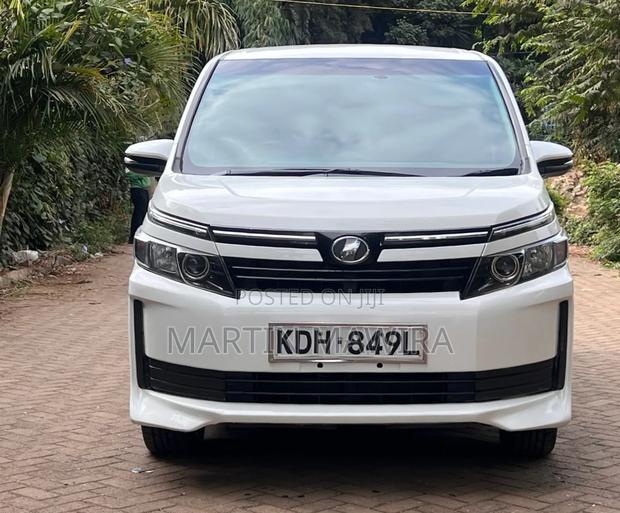 Toyota Voxy 2016 White