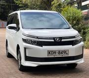Toyota Voxy 2016 White for sale