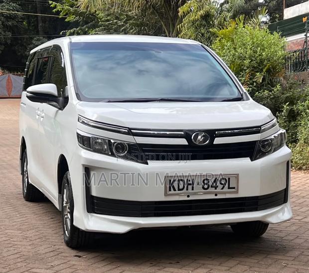 Toyota Voxy 2016 White