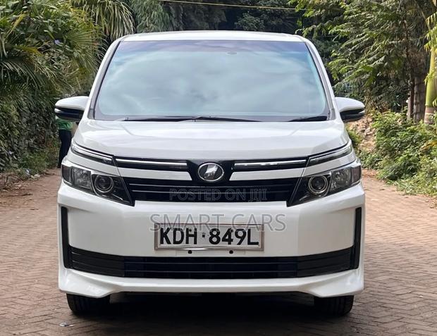 Toyota Voxy 2016 White