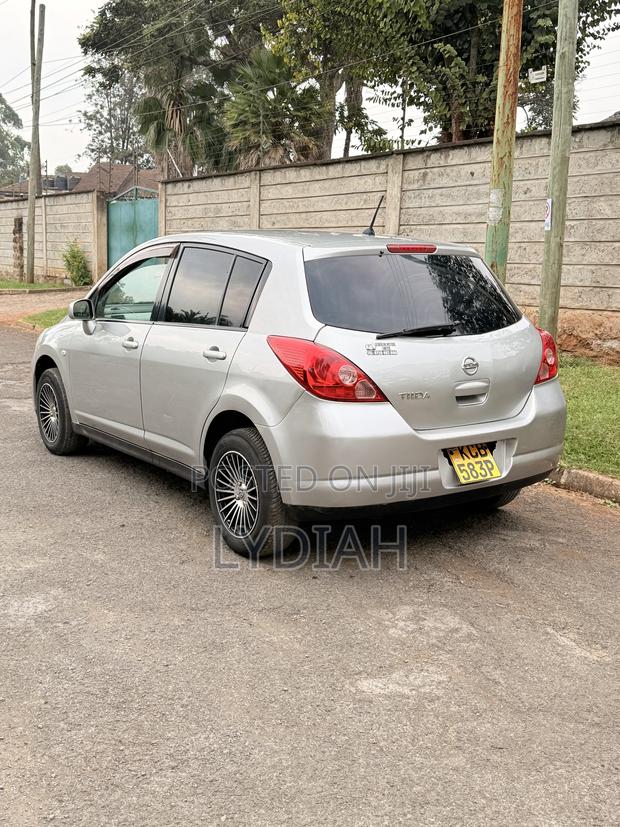 Nissan Tiida 2008 Silver