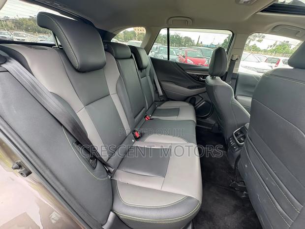 Subaru Outback 2022 Brown