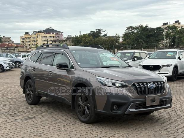 Subaru Outback 2022 Brown