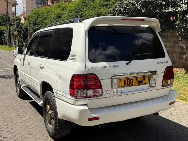 Toyota Land Cruiser Cygnus 4.7 2005 White