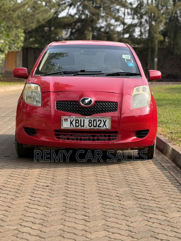Toyota Vitz 2006 Red