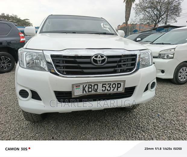 Toyota Hilux 2012 White