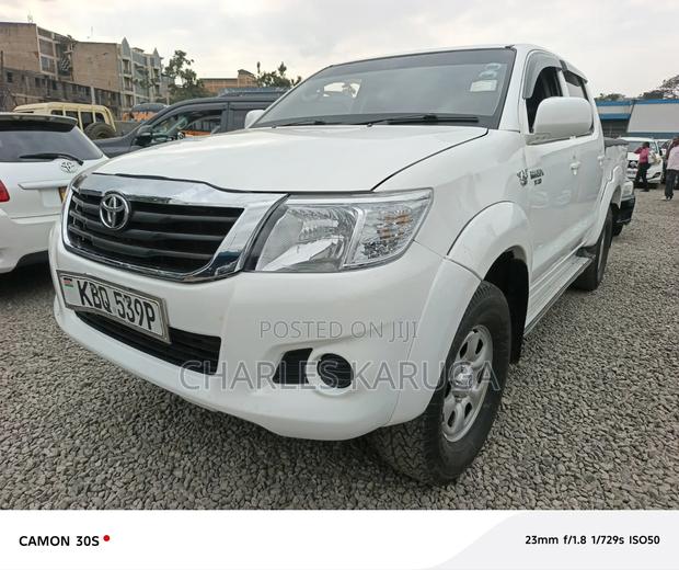 Toyota Hilux 2012 White