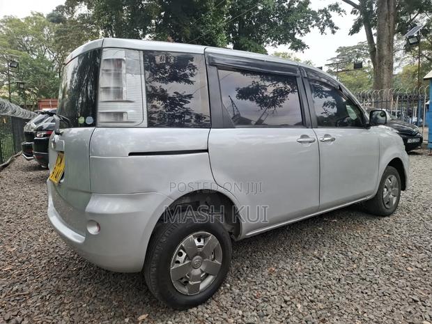 Toyota Sienta 2012 Silver
