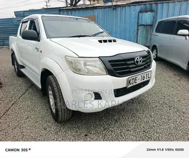 Toyota Hilux 2014 White
