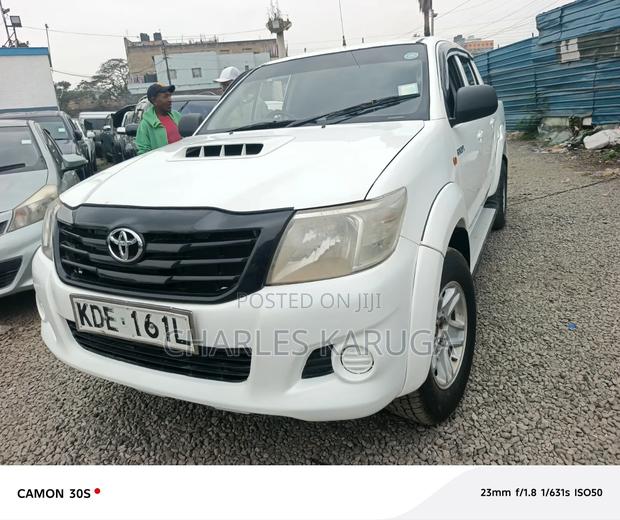 Toyota Hilux 2014 White