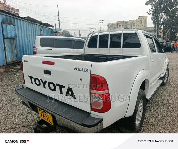 Toyota Hilux 2014 White