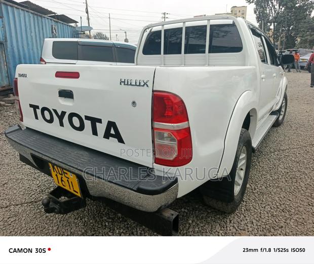 Toyota Hilux 2014 White