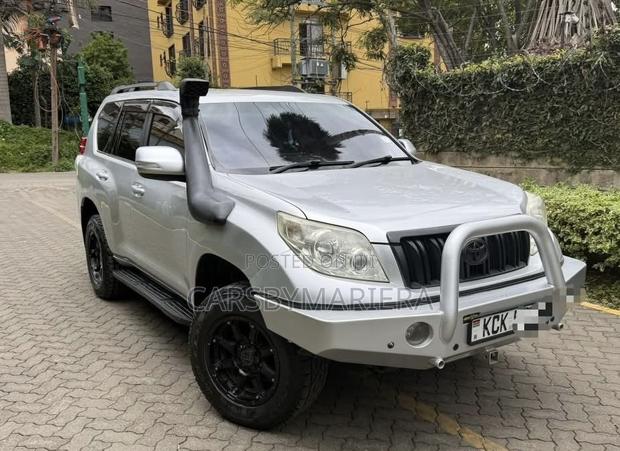 Toyota Land Cruiser Prado 2010 Silver