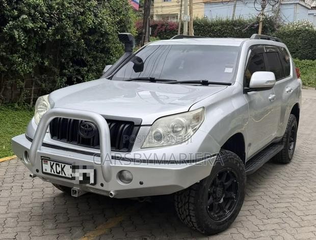 Toyota Land Cruiser Prado 2010 Silver
