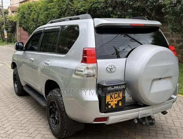 Toyota Land Cruiser Prado 2010 Silver